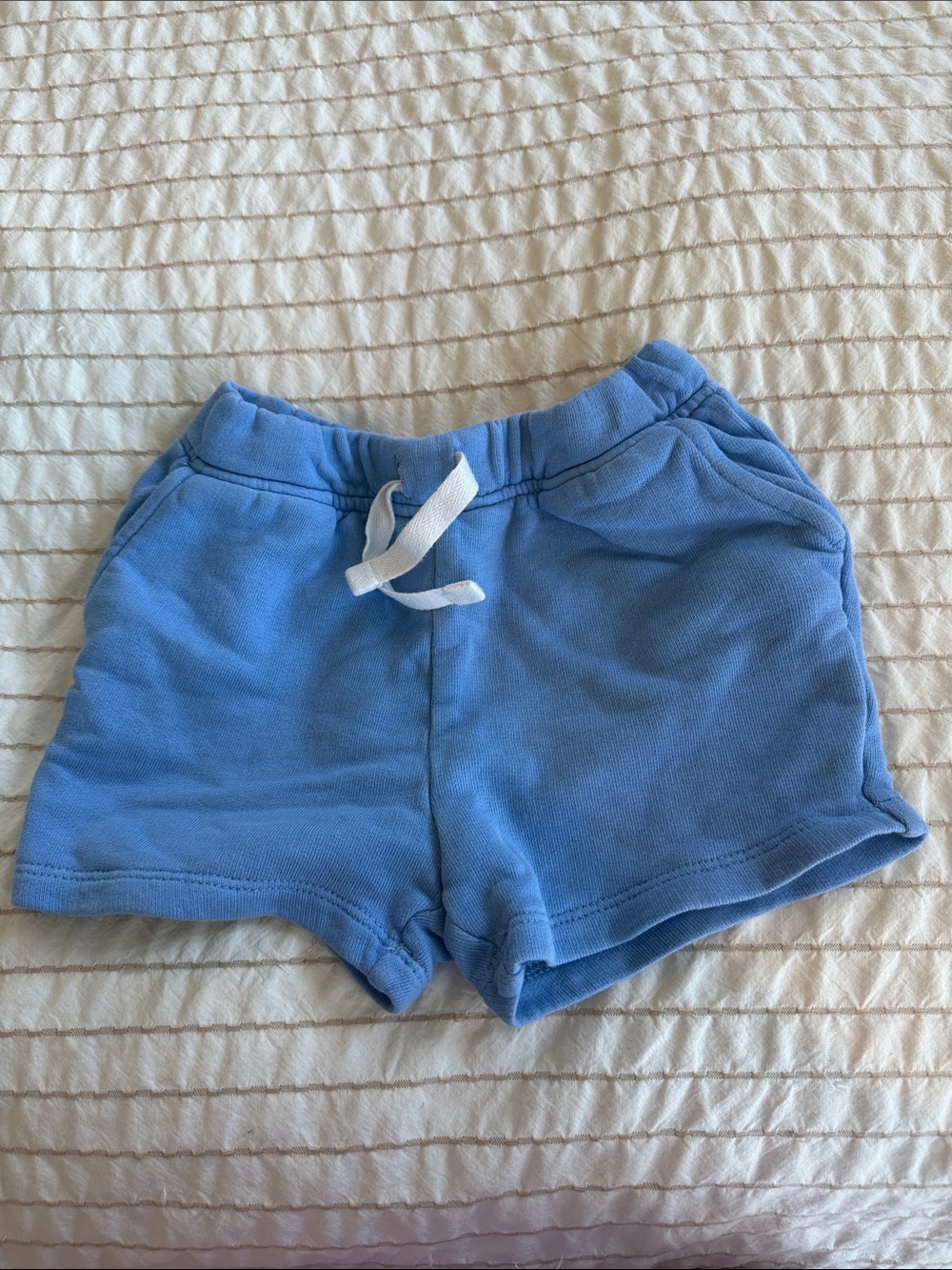 Hanna Andersson Blue Knit Pull-On Shorts with White Drawstring